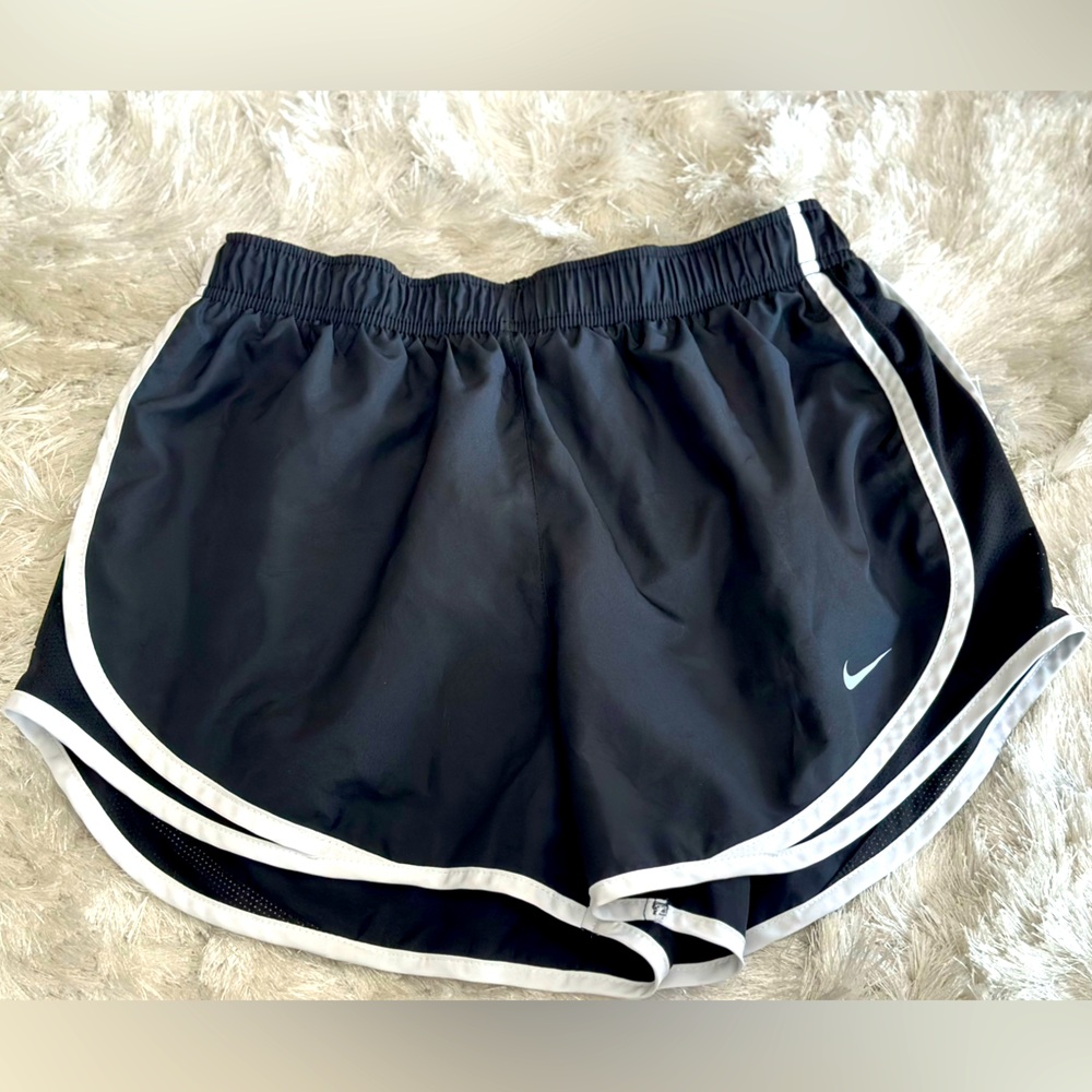 Nike Women's Dry Tempo Shorts